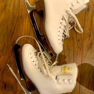 Jackson Artiste Figure Skates